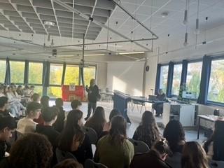 Des voiX d’un continent à l’autre : Paroles de femmes, des femmes debout - Lycée Mélinée & Missak Manouchian, Nice