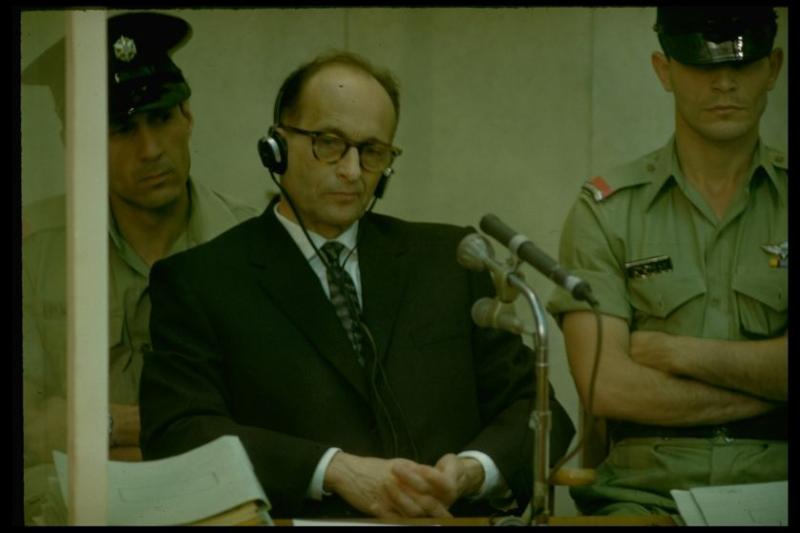 Le criminel nazi Adolf Eichmann jugé pour crimes de guerre à Jérusalem en&nbsp;1961.&nbsp;Crédits :&nbsp;&nbsp;Gjon Mili/The LIFE Picture Collection&nbsp;-&nbsp;Getty 