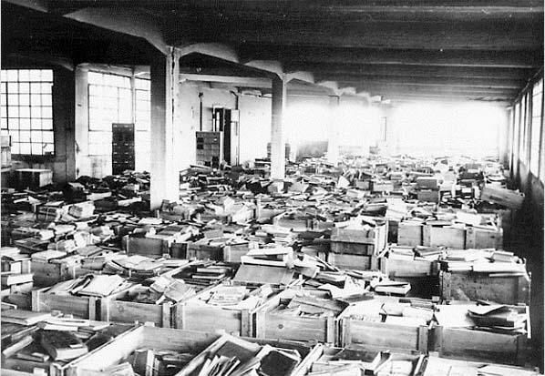 Livres spoliés entreposés au dépôt d'Offenbach - Photo : USHMM,&nbsp;Washington 