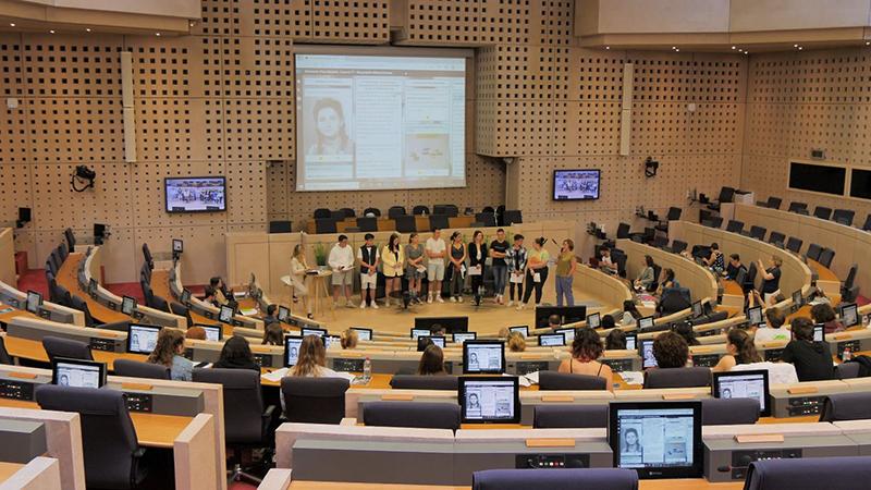 Présentation du travail des élèves de Première Agora&nbsp;du Lycée Bourg Chevreau Sainte Anne de&nbsp;Segré-en-Anjou Bleu. Photo : Conseil régional des Pays de la Loire. 