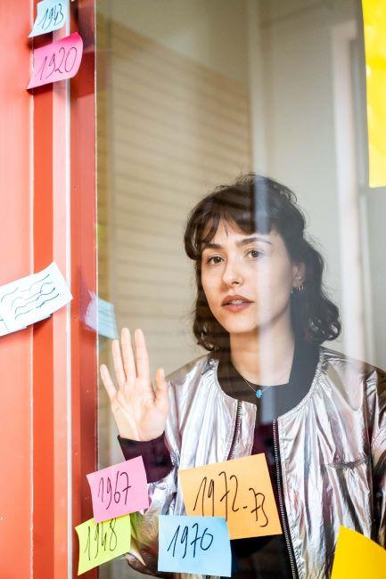 La jeune conférencière&nbsp;jouée par Ada Harb © Photo Lucie Jean 